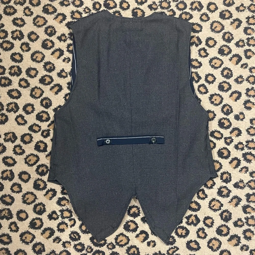 Custom vest - Picture 2 of 4